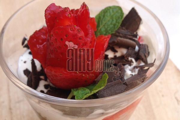 STRAWBERRY AND CHOCOLATE PUD