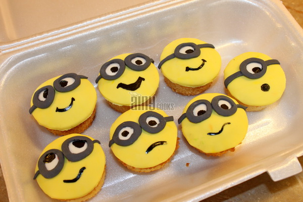 minions cupcakes
